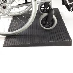 Rampe de seuil en caoutchouc droite - 0,6 cm - Norme ERP - Caoutchouc - Poids max supporté : - 1000 kg