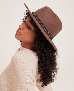 Chapeau avec bande bijou